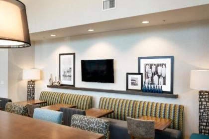 Hampton Inn & Suites by Hilton Seattle/Northgate - image 3