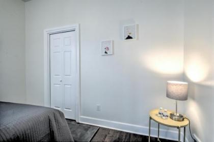 Beautiful 2 BR Apartment Walking Distance From Downtown - image 5