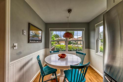 Alki Beach House - image 2