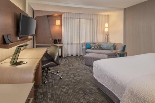 Courtyard by Marriott Seattle Northgate - image 2