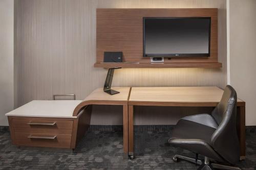 Courtyard by Marriott Seattle Northgate - image 3