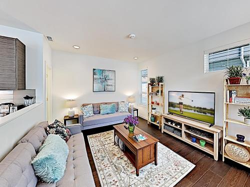 Chic Capitol Hill Townhome with Rooftop Deck & AC townhouse - main image