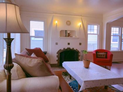 Lake Union Historic Home - image 3