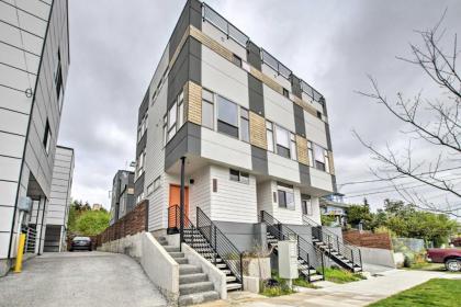 Chic Townhome 2 Miles to Pike Place Market! - image 2