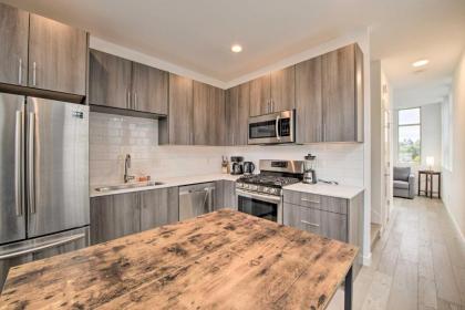 Chic Townhome 2 Miles to Pike Place Market! - image 3