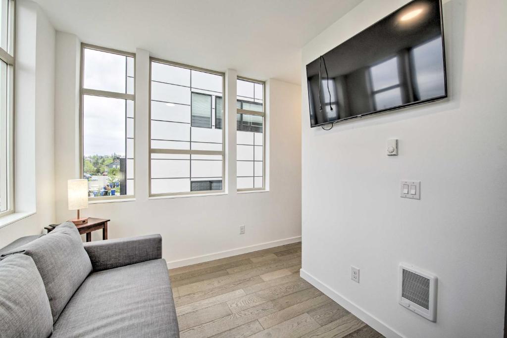 Chic Townhome 2 Miles to Pike Place Market! - image 4