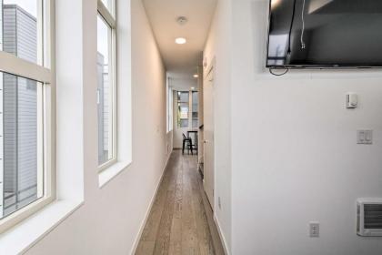 Chic Townhome 2 Miles to Pike Place Market! - image 7