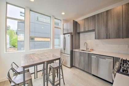 Chic Townhome 2 Miles to Pike Place Market! - image 8