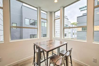 Chic Townhome 2 Miles to Pike Place Market! - image 9