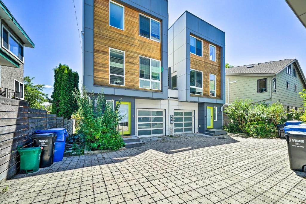 Modern Seattle Townhome with Rooftop Deck! - main image