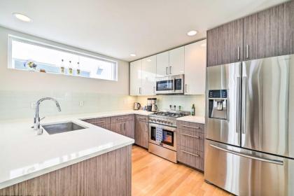 Modern Seattle Townhome with Rooftop Deck! - image 2