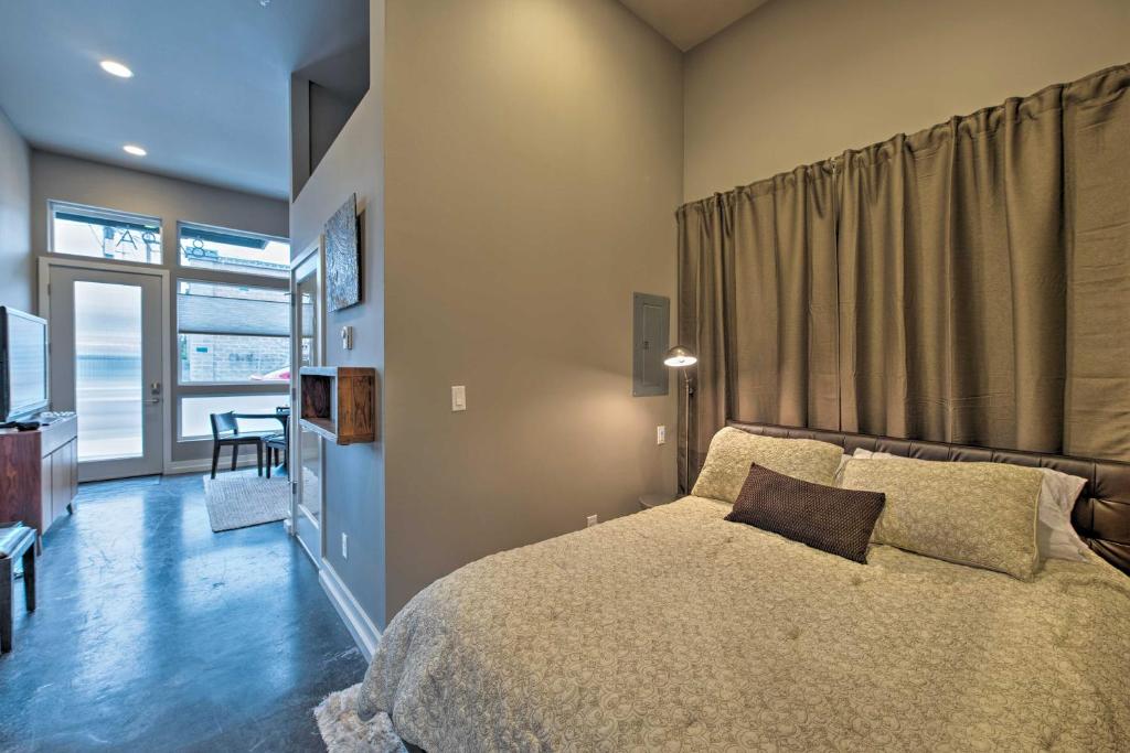 Sleek Seattle Studio 5 Min to Downtown Ballard! - image 6