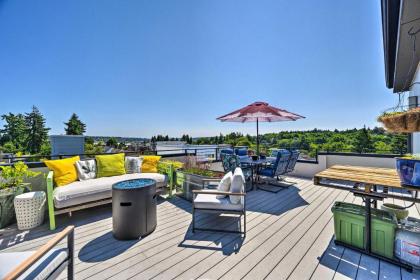 Stylish Getaway with Canal and Mtn Rooftop Views! - image 1