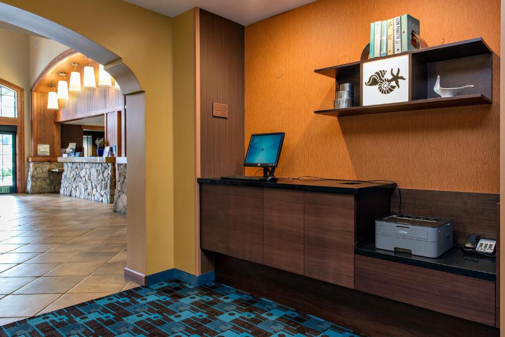 Fairfield Inn and Suites Santa Rosa Sebastopol - image 6