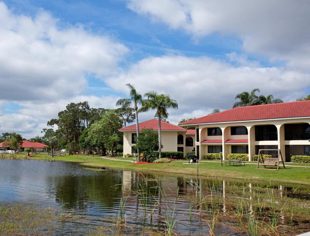 Peaceful Florida Villa Along Little Lake Jackson - One Bedroom Villa #1 - image 6