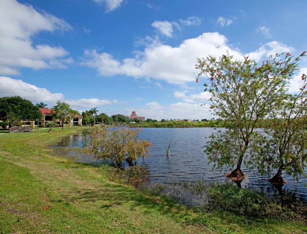 Peaceful Florida Villa Along Little Lake Jackson - One Bedroom Villa #1 - image 7