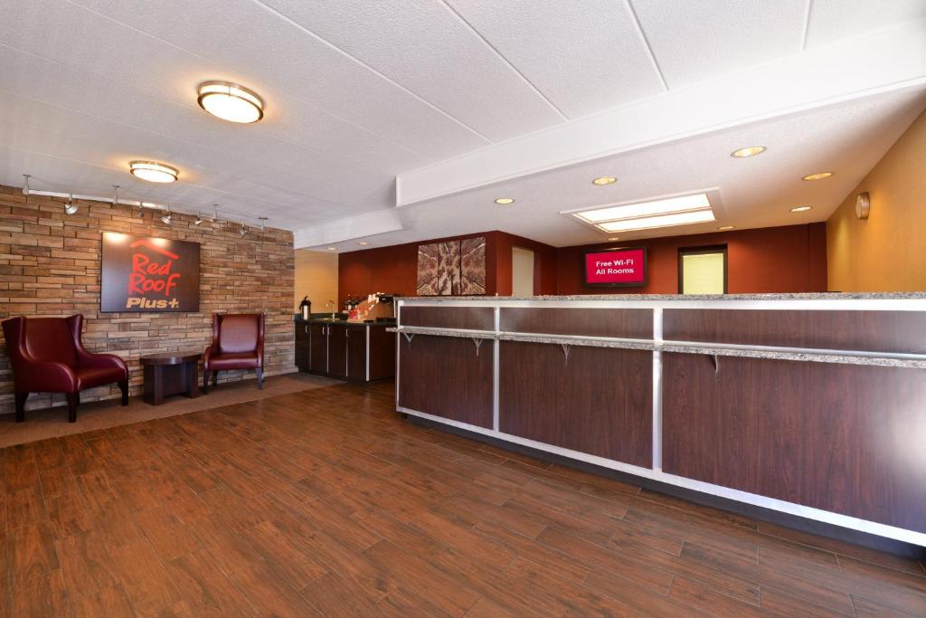 Red Roof Inn PLUS+ Secaucus - Meadowlands - image 3