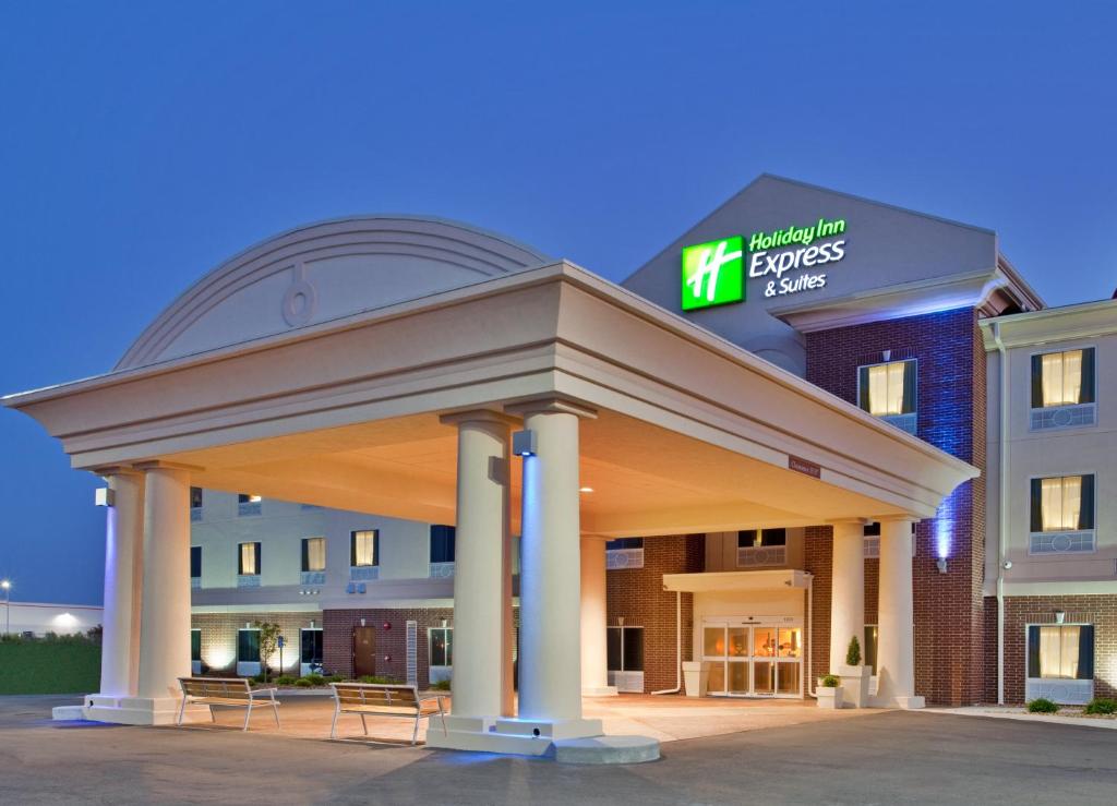 Holiday Inn Express Hotel & Suites Sedalia an IHG Hotel - image 2