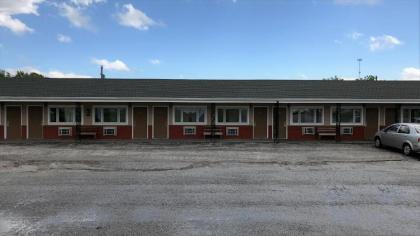 Budget Inn - image 11