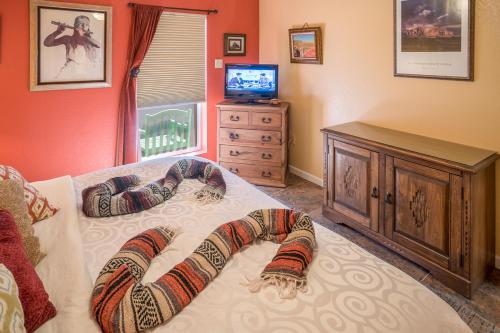 Cozy Cactus Bed and Breakfast - image 5