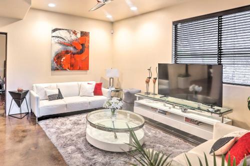 Modern Sedona Studio with Patio Walk to Trails! - main image