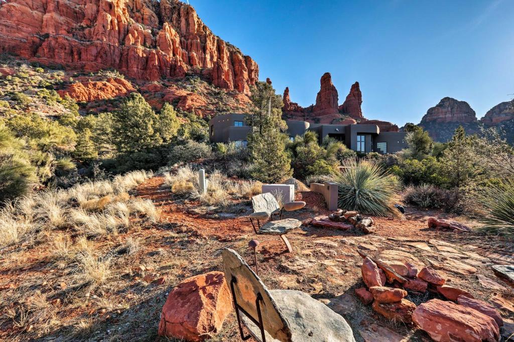 Hike-In and Out Studio on Chapel Trail with Radiant View - main image