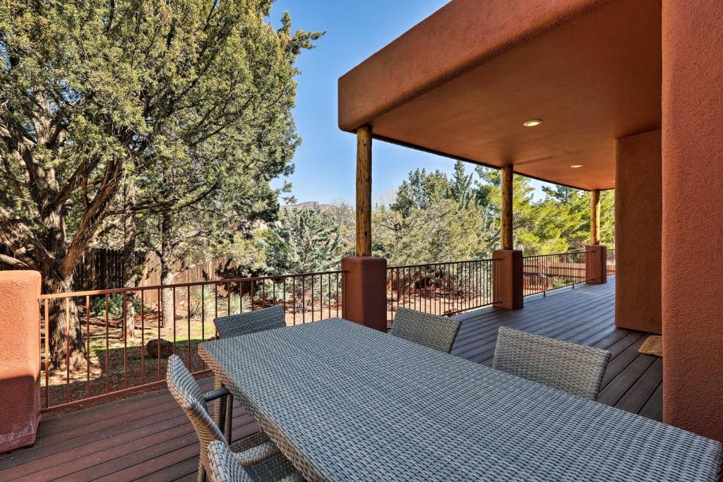 Luxury Sedona Living Remodeled with Red Rock Views! - image 5