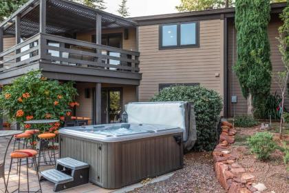 Sleek Sedona Abode with Hot Tub Deck and Optional Chef - image 3