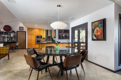 Sleek Sedona Abode with Hot Tub Deck and Optional Chef - image 7