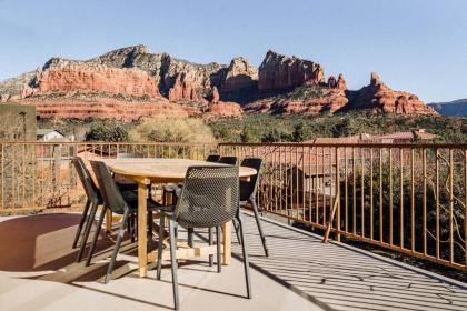 Majestic Red Rock Views Luxury Retreat Home W Elevated Hospitality Modern Tech Hot Tub Pet Friendly Close To Jordan Road Trailhead and Downtown Sedona - image 12