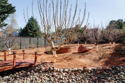 Majestic Red Rock Views Luxury Retreat Home W Elevated Hospitality Modern Tech Hot Tub Pet Friendly Close To Jordan Road Trailhead and Downtown Sedona - image 18