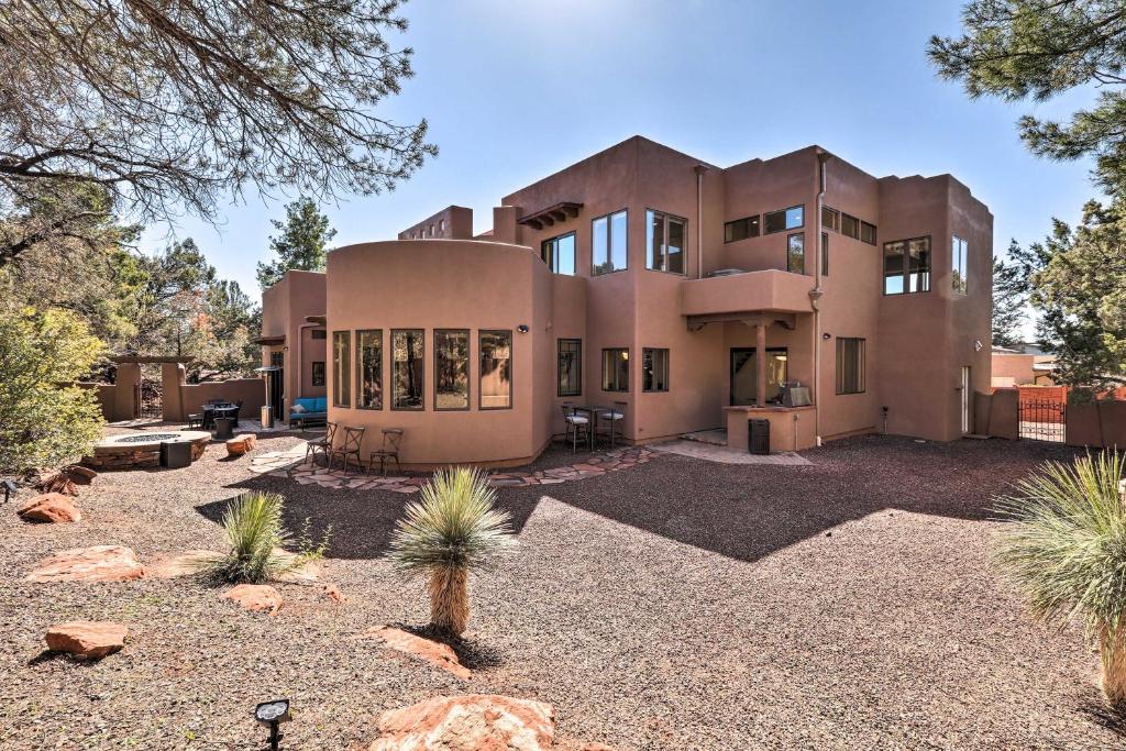 Spacious and Modern Sedona Abode with Fire Pit! - main image