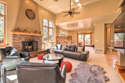 Spacious and Modern Sedona Abode with Fire Pit! - image 3