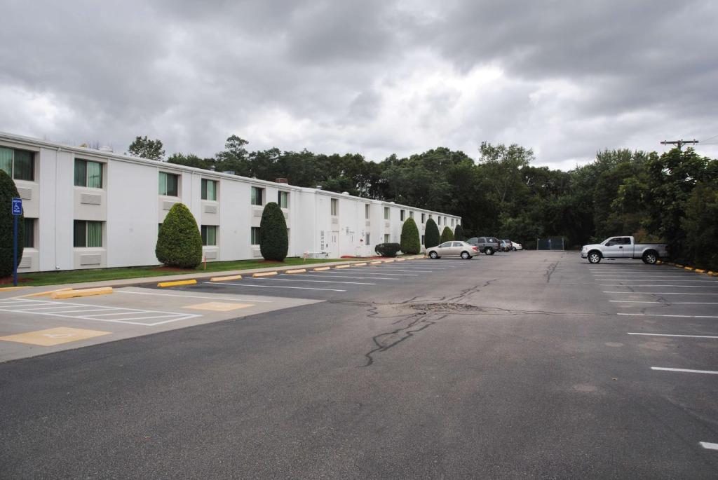 Motel 6-Seekonk MA - Providence East - image 2