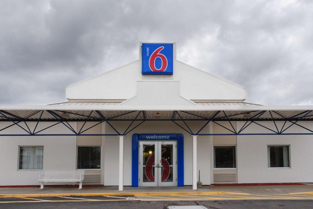 Motel 6-Seekonk MA - Providence East - image 3