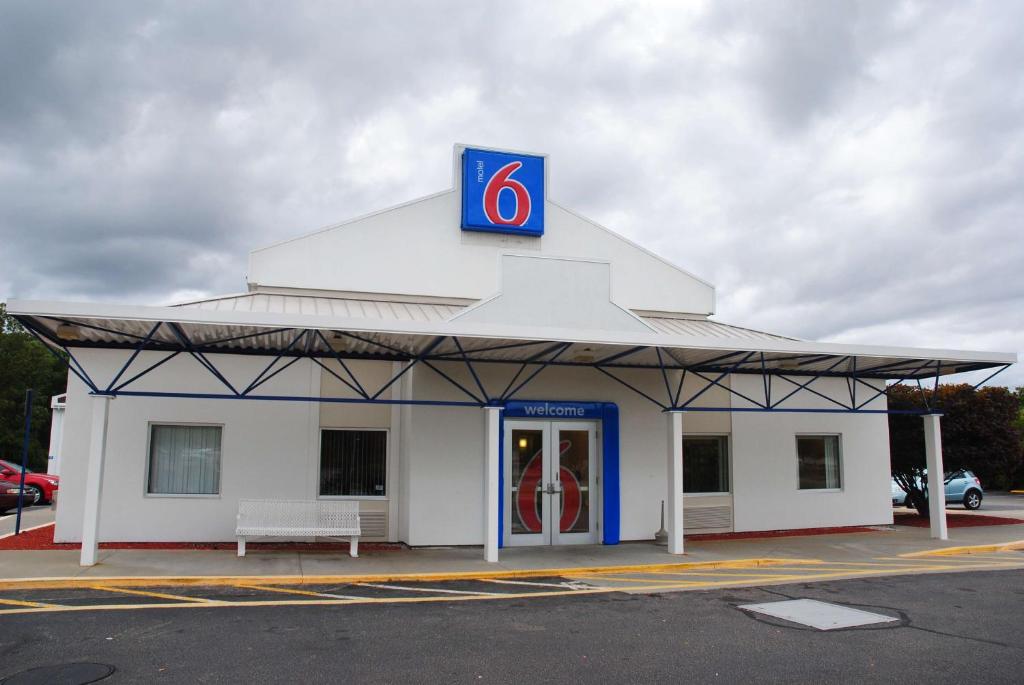 Motel 6-Seekonk MA - Providence East - image 6