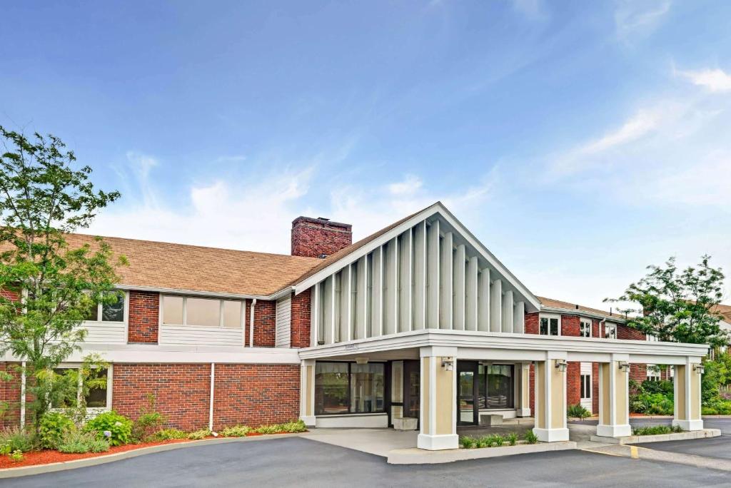 Ramada by Wyndham Seekonk Providence Area - main image