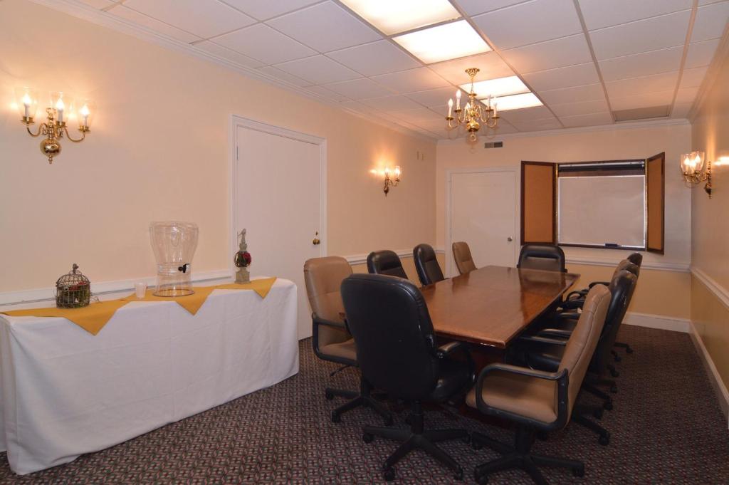 Ramada by Wyndham Seekonk Providence Area - image 3