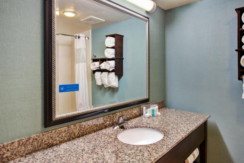 Hampton Inn Seekonk - image 2