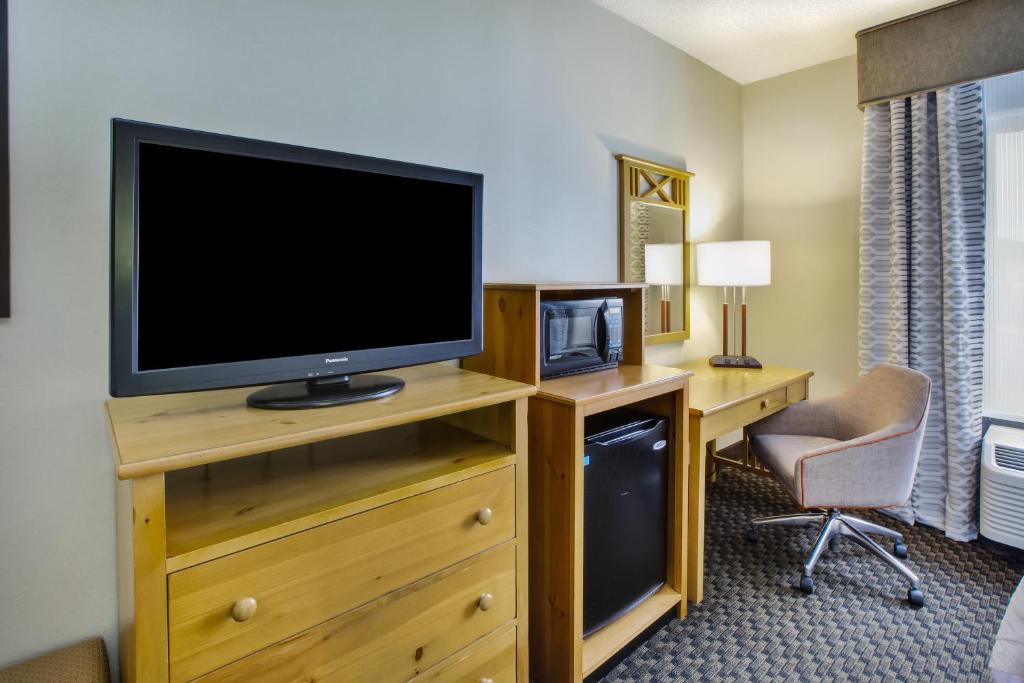 Hampton Inn Seekonk - image 4