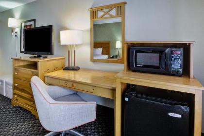 Hampton Inn Seekonk - image 8