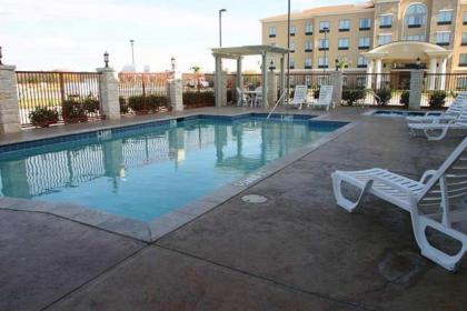 Hampton Inn Seguin - image 15