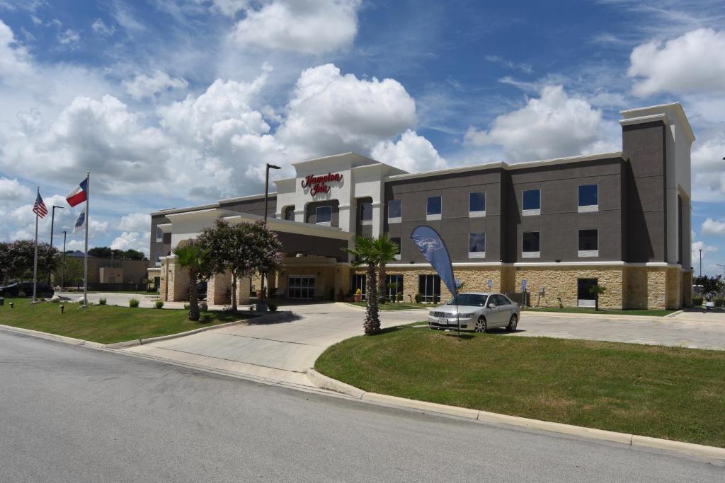 Hampton Inn Seguin - image 3