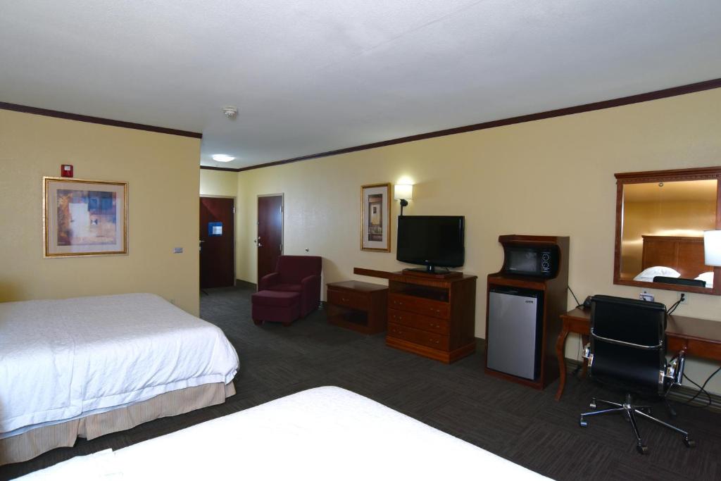 Hampton Inn Seguin - image 7