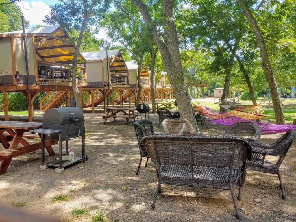 Geronimo Creek Retreat Glamping Cabin #5 - image 6