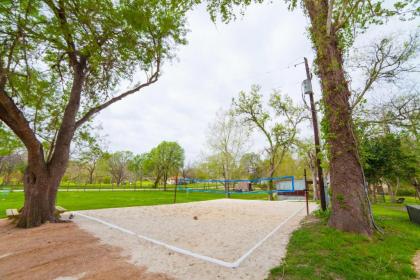 Geronimo Creek Retreat Glamping Cabin #0 - image 15