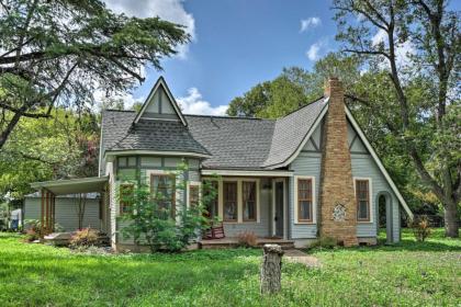 Adorable Cottage Smart TVs Kitchen 1 Mi to Dtwn - image 11