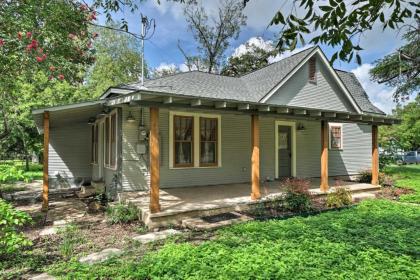 Adorable Cottage Smart TVs Kitchen 1 Mi to Dtwn - image 7