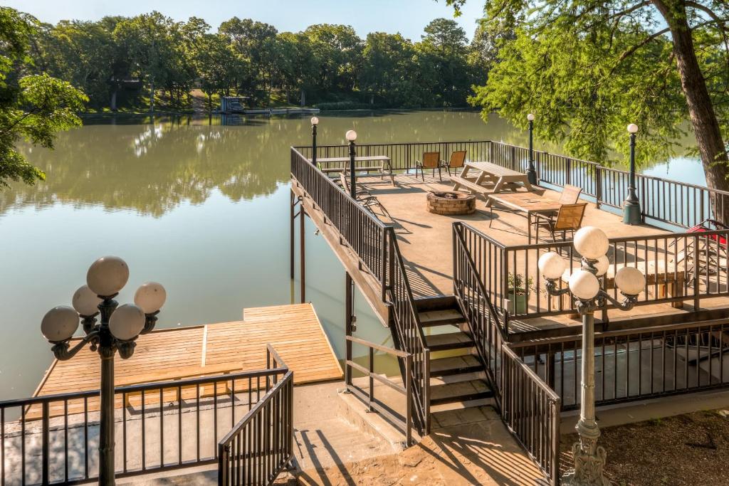 Waterfront Guadalupe River Lodge Home with Dock! - image 6