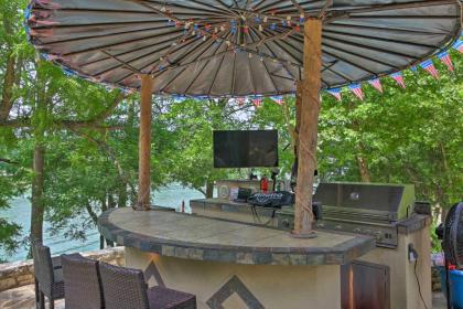 Patriotic Lakefront Seguin Home with Dock and Deck - image 8